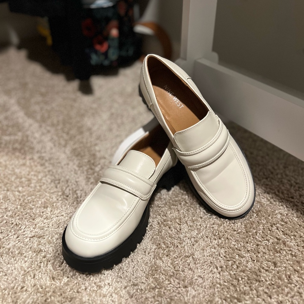 NINE WEST TWO TONE LOAFERS
